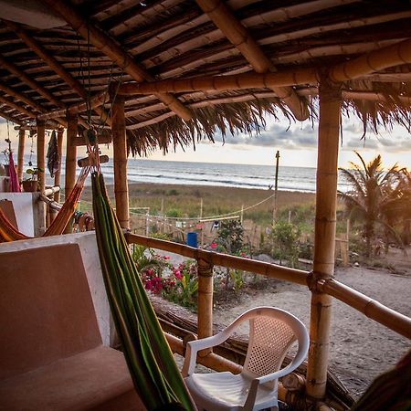 Beach Front Bungalows At The Coconut Canoa Eksteriør bilde